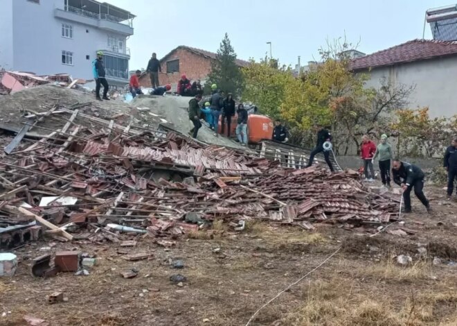 Malatya’da Yıkım Sırasında Bina Çöktü: Operatör Enkaz Altında Kaldı